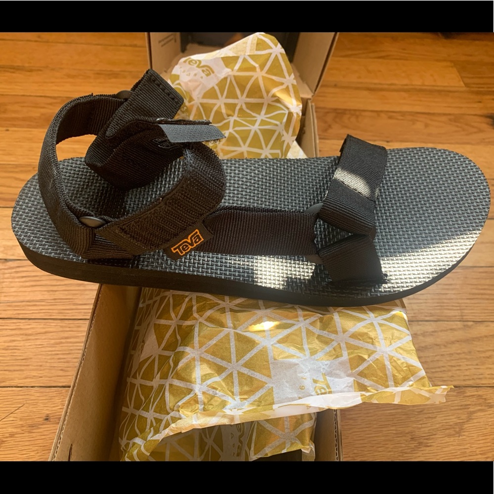 NIB Teva Universal Sandal Black sz 9